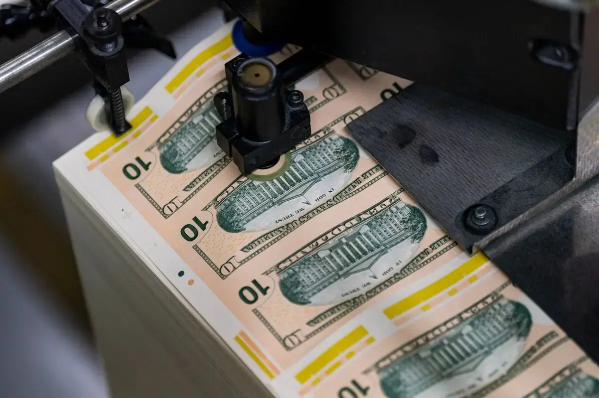 India Mulls Further Boosting Dollar Inflows