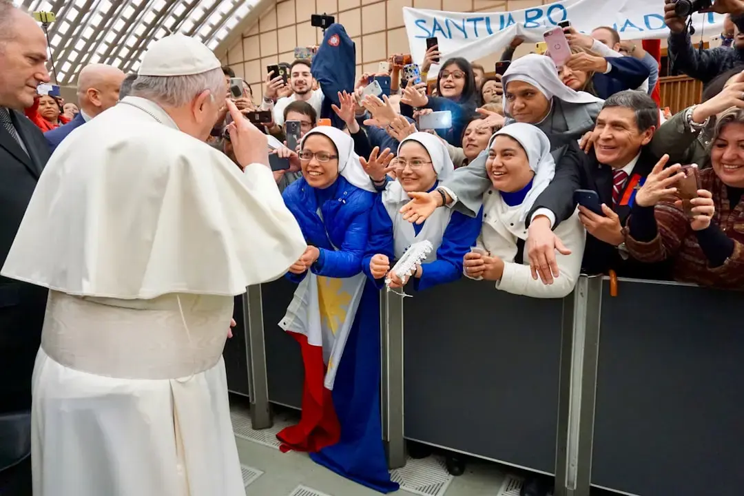 Papa Leon Urges 'Suspending Attacks' and Return to Dialogue
