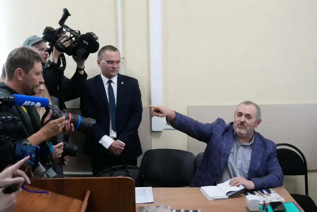 Putin Critic Departs Russia After Election Ban