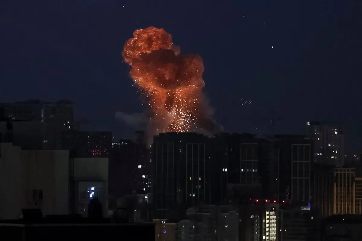 Russian Ballistic Missiles Strike Kyiv Following Zelensky’s Warning