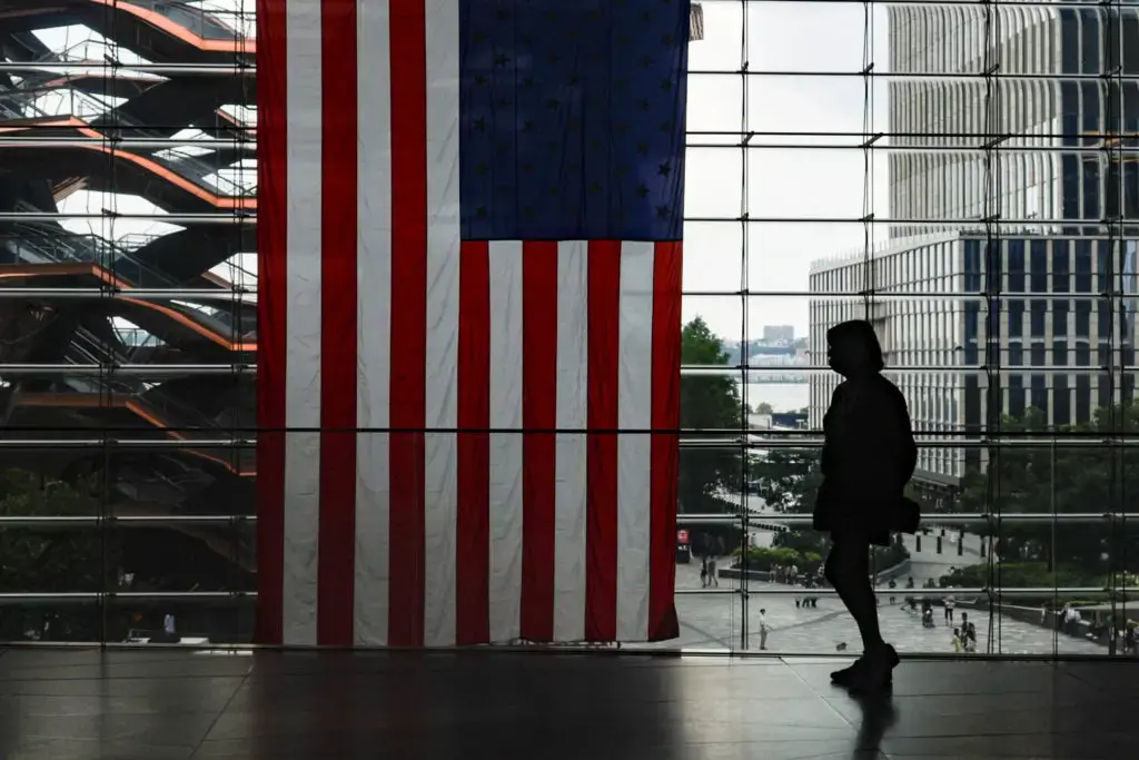 US Economy Sees Slow Growth Amid Persistent Inflation