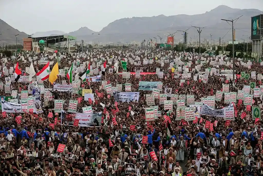 Yemen's Houthi Rebels Threaten New Naval Blockade