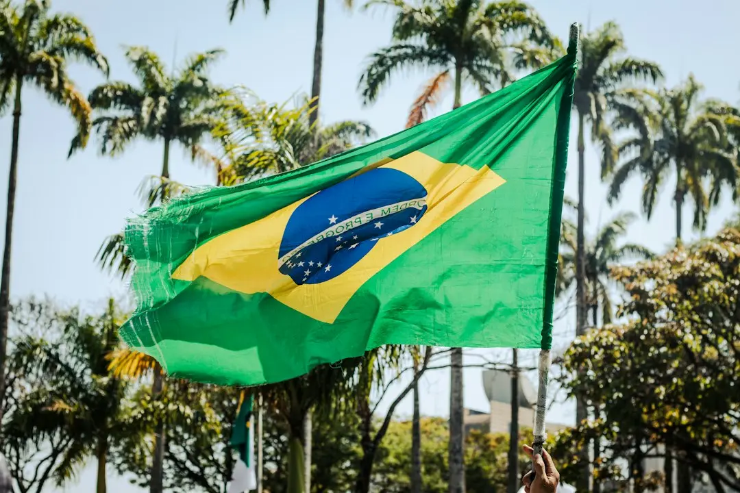Brazil Election Race Tightens as Lula and Bolsonaro Son Poll Even