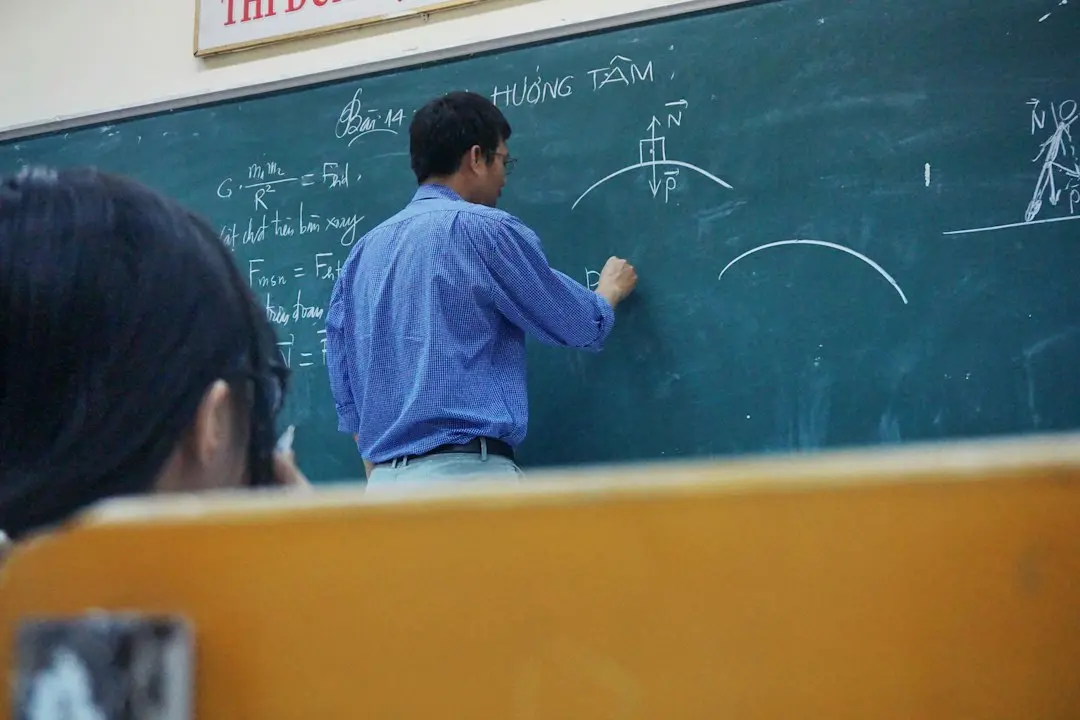 Chinese Youth Cheer for Professor Who Calms Their Worries