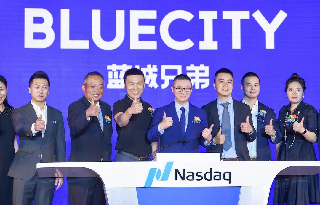 Nasdaq Reaches Record High as AI Frenzy Overwhelms Geopolitical Concerns