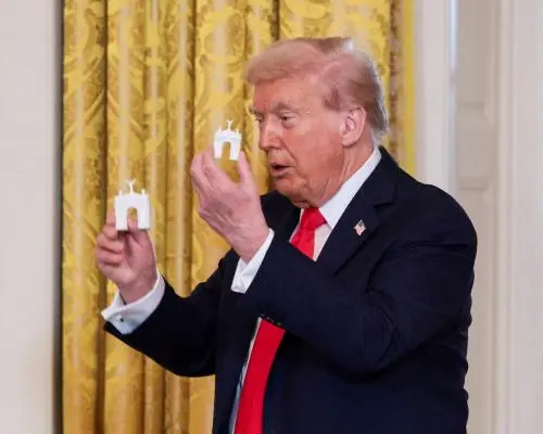 Trump Claims Triumphal Arch Will Serve as High-Tech Military Storage Facility