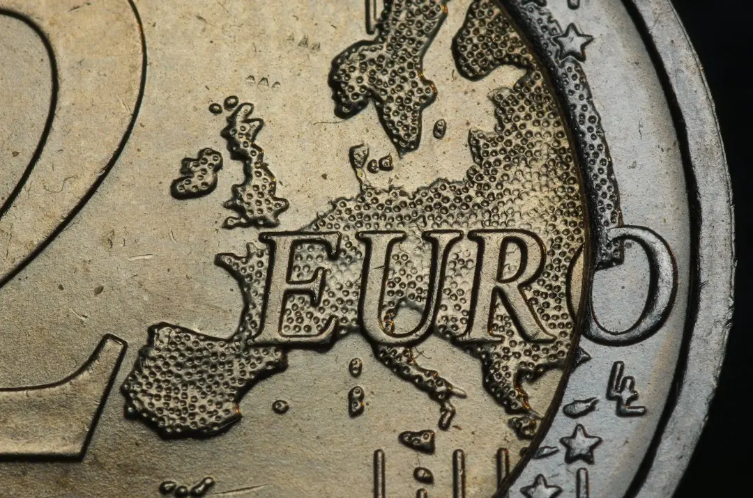 Euro Slides Below $1.12 as French Debt Concerns and Spanish Election Spark Uncertainty
