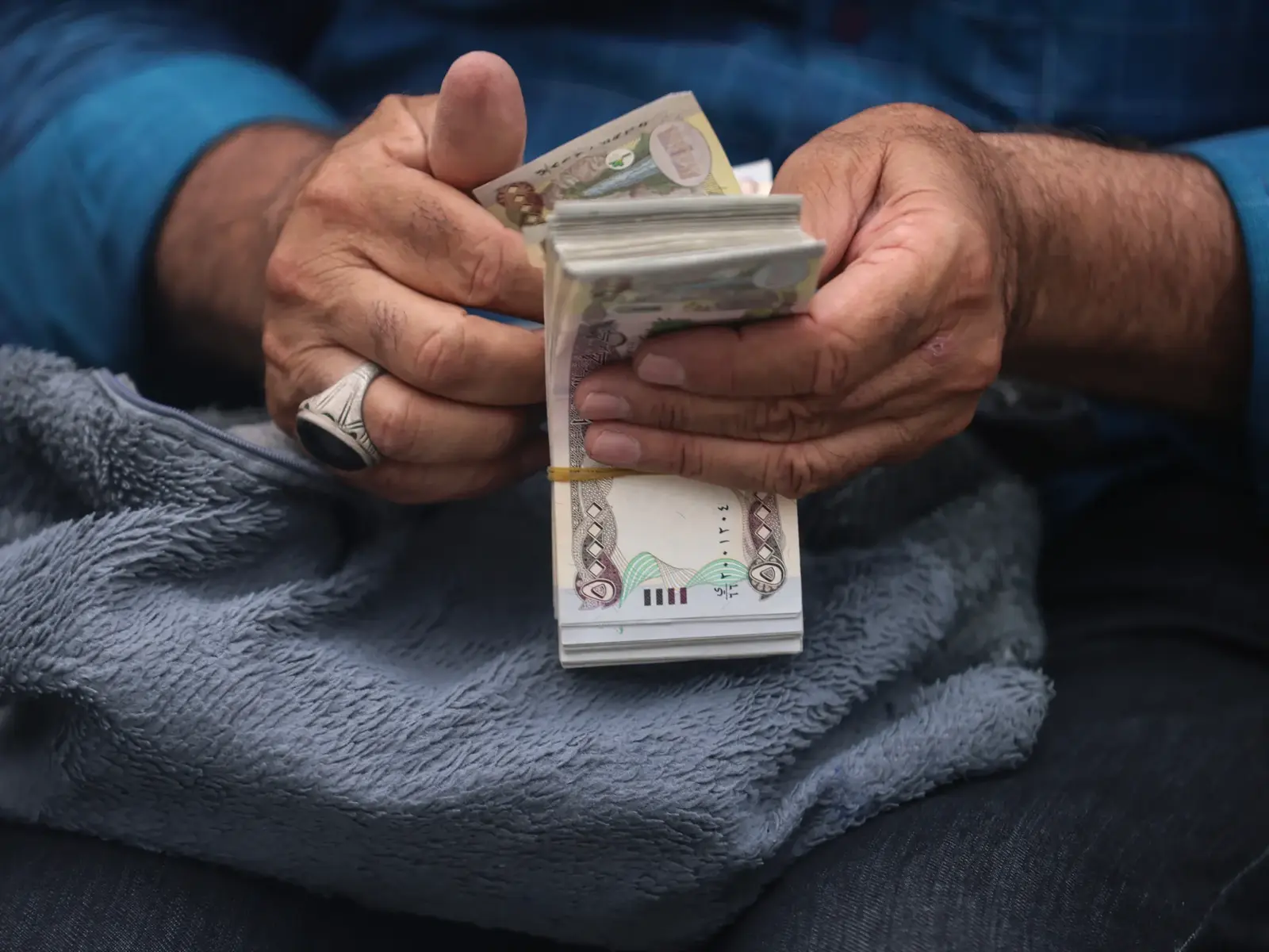 Iraq devalues dinar to ease cash crunch, leaving traders in limbo
