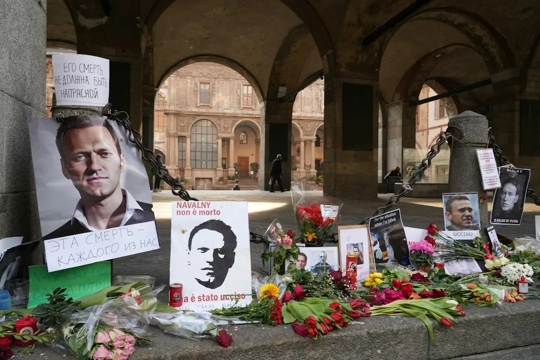 Macron’s Legacy Becomes a Political Burden for French Center-Right