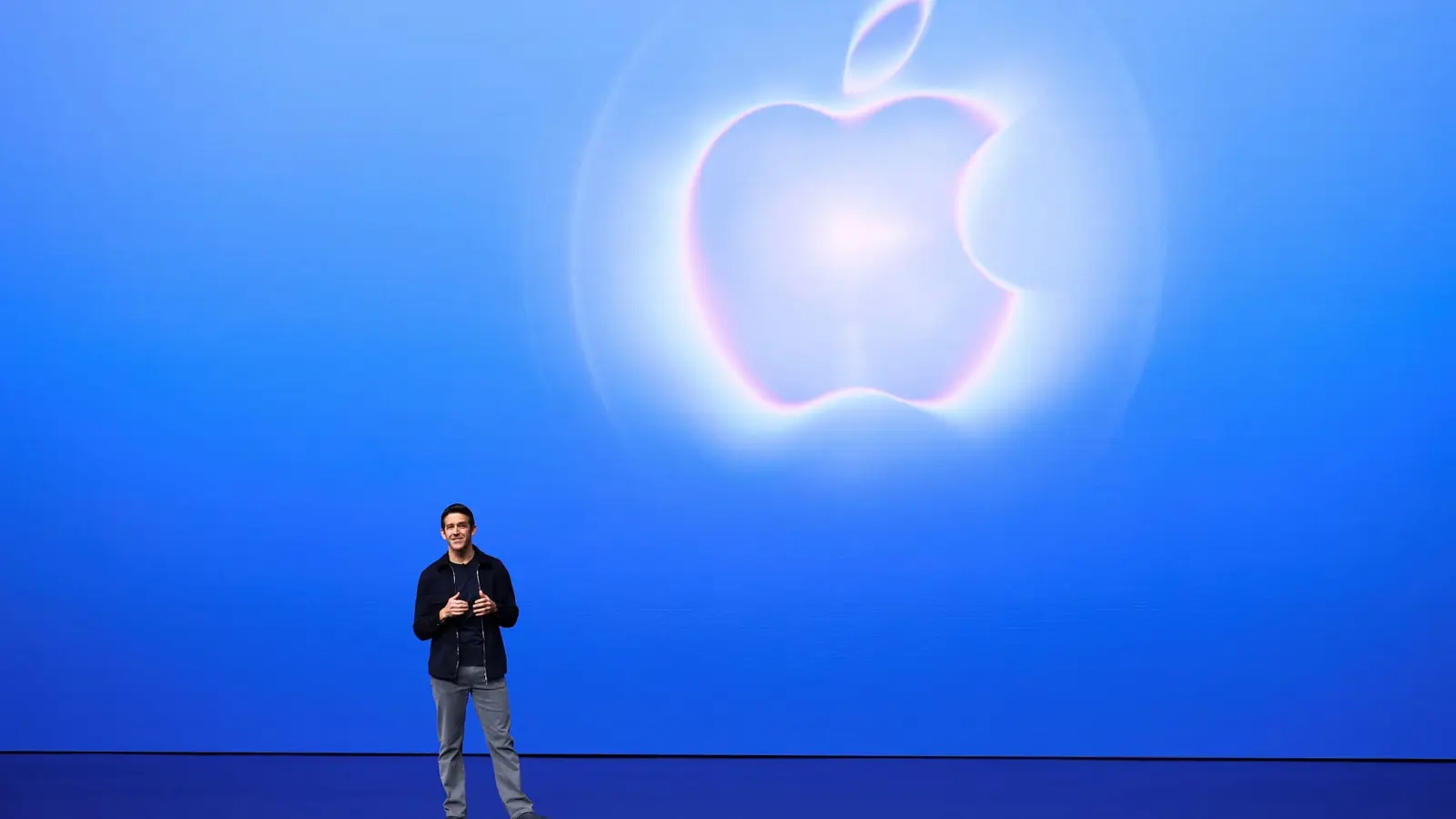 Nasdaq Slides As AI Spending Fears Hit Tech Giants