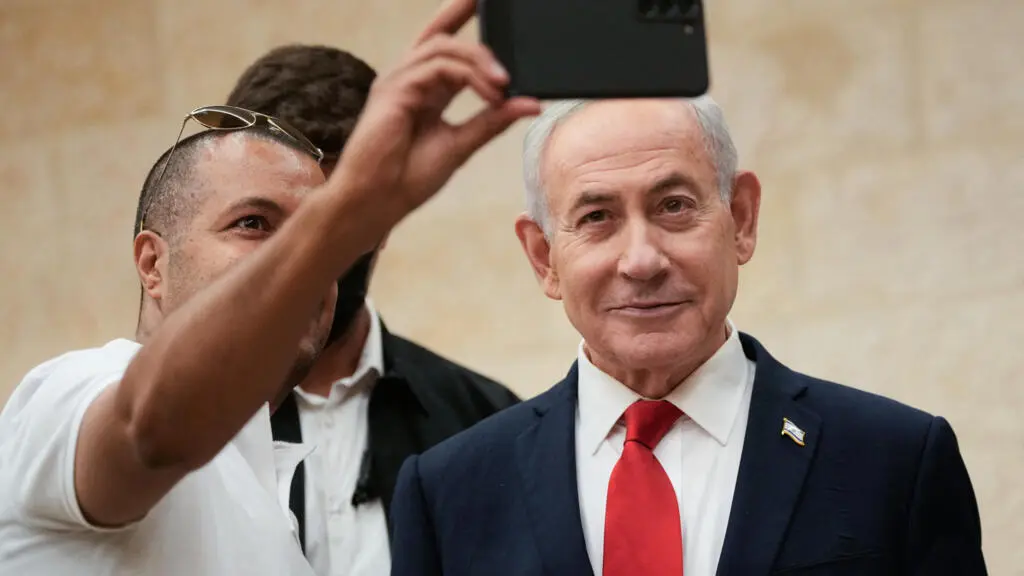Netanyahu battles for political survival ahead of key vote