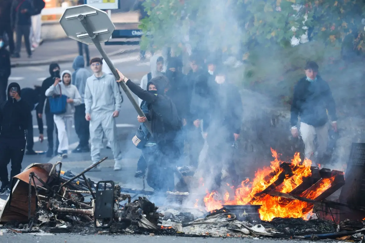 Student Lost Hand in Police Grenade Incident During French Mass Protests