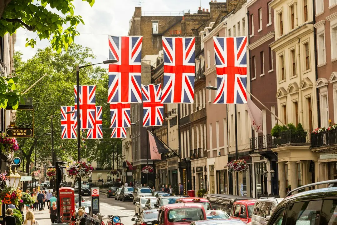 Britain’s Economy Surprises With Growth in August Despite Slumping Consumer Spending