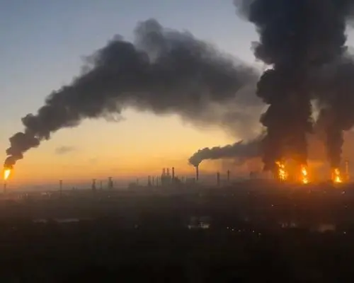Ukraine Continues Refining Strikes Despite Trump Warnings